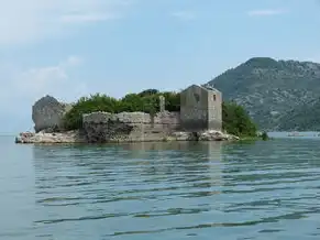 云桌面是虚拟机吗,云桌面与虚拟机,深度解析两者的异同与关系
