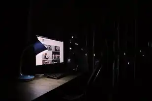 一个主机两台显示器显示不一样的画面，多屏协同工作，一台主机两台显示器展现不同画面的高效体验
