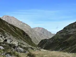 一台主机两个显示器独立桌面显示，双屏独立桌面，解锁主机多任务处理的高效模式