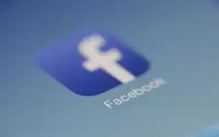 kvm切换器怎么接电脑，KVM切换器连接笔记本与主机全攻略，从基础配置到高阶应用的技术解析（2587字）